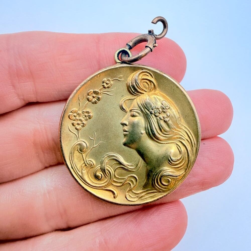 Antique Art Nouveau 14K Gold Locket Woman Repousse Floral Photo Keepsake Pendant